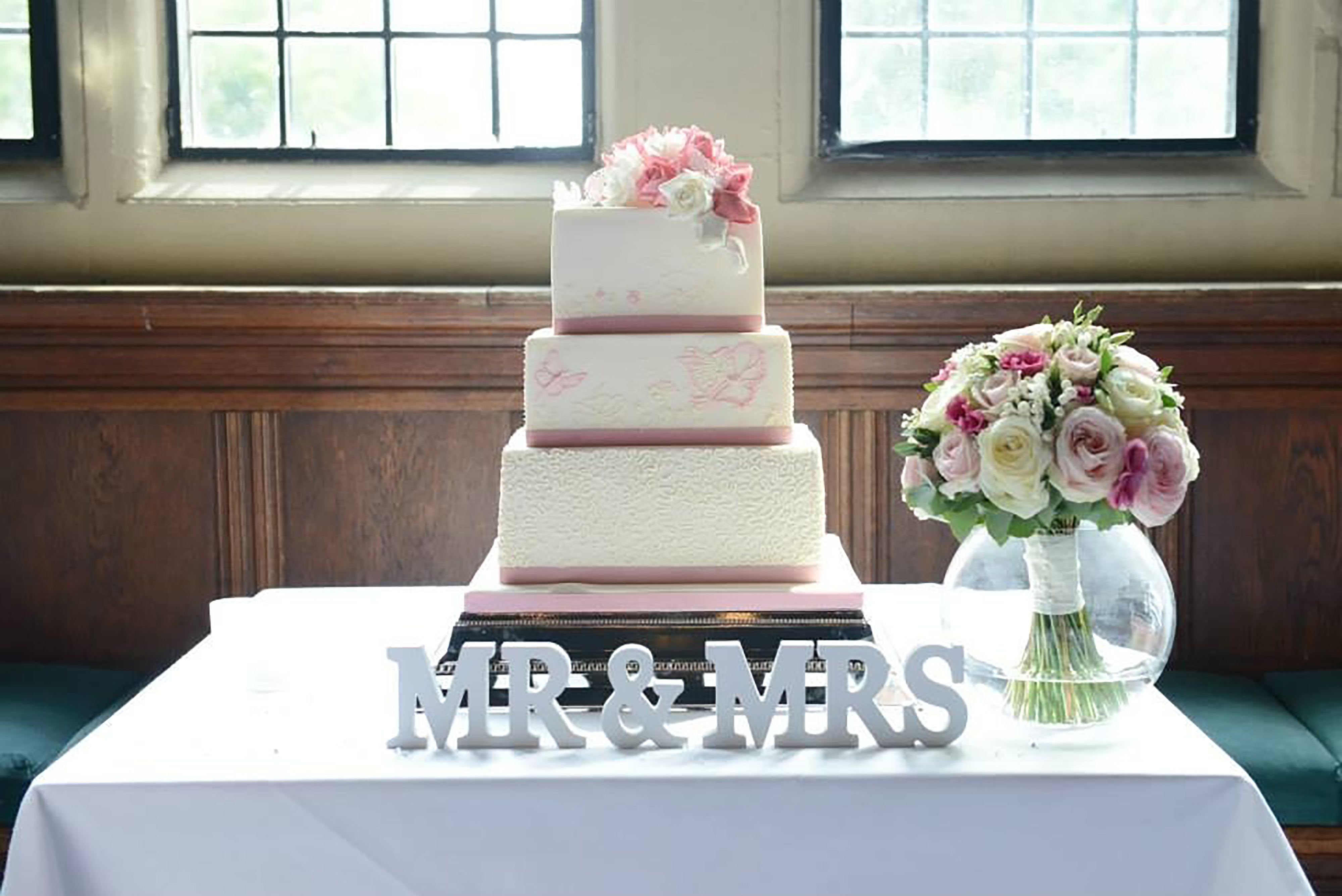 Mr & Mrs pink flower cake